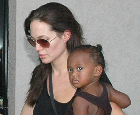 Jolie, con su hija adoptada Zahara. | Ap Jolie, con su hija adoptada Zahara. | Ap