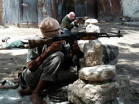 Rebeldes islamistas toman posiciones en las calles de Mogadiscio. | AFP