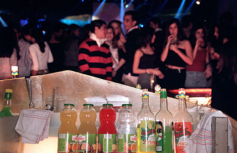Jóvenes en una discoteca sin alcohol, en una imagen de archivo. | P. Carrero