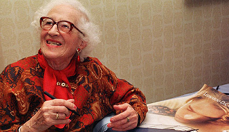 Millvina Dean, en abril de 1998. | AP