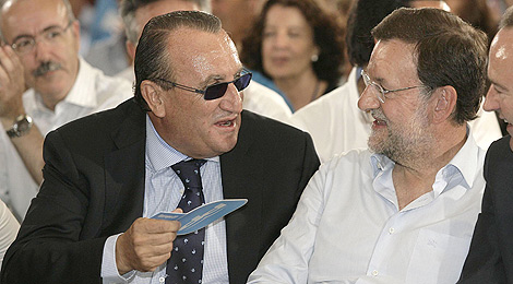 Fabra, junto a Rajoy durante el mitin del viernes en Castellón. | Efe