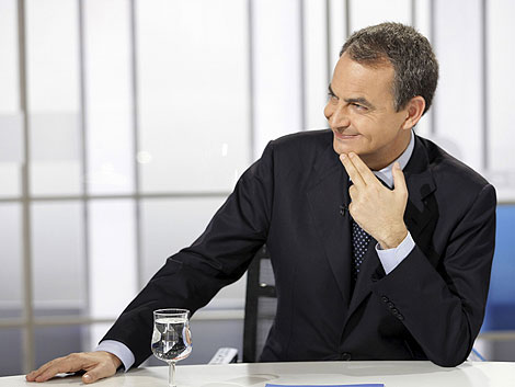 Zapatero, en un momento de la entrevista | Efe