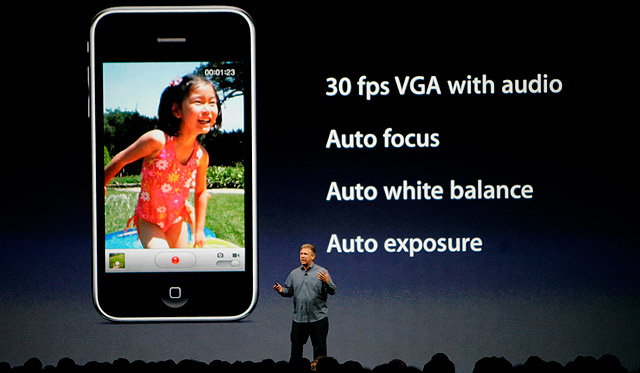 Philip Schiller, vicepresidente de Apple, explica las novedades del iPhone 3GS. | Reuters