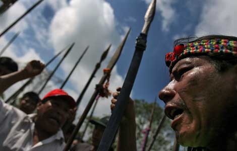 Varios indígenas durante las protestas contra el decreto 1090. | Afp