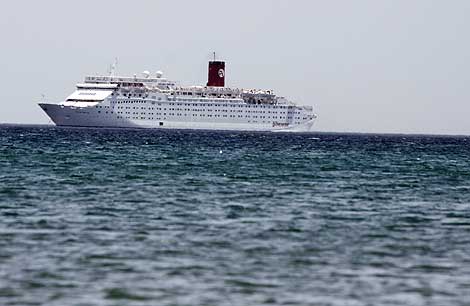 El crucero navega en aguas cercanas a Isla Margarita. | Efe