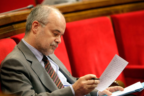 Castells, en la sesi&oacute;n del jueves en el Parlament. | Quique Garc&iacute;a