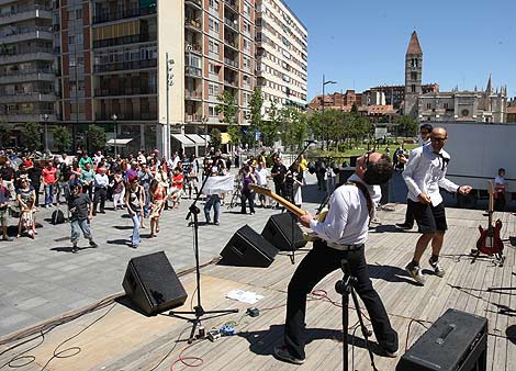 Concierto junto a la catedral de Valladolid. | J. M. Lostau
