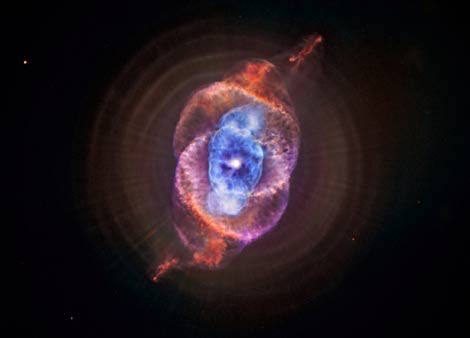 La nebulosa 'Ojo de gato' observada por el Hubble y el Chandra | NASA
