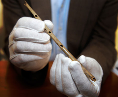 La flauta fabricada hace 35.000 años, hallada en Alemania. | AFP La flauta fabricada hace 35.000 años, hallada en Alemania. | AFP