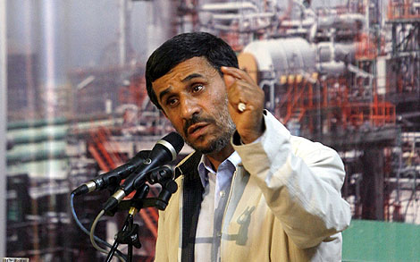 Mahmud Ahmadineyad pronuncia un discurso en Asaluyeh, al sur de Teherán. | AFP
