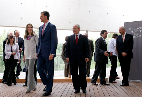 Los Príncipes y el presidente de la Generalitat en la inauguración. | Efe Los Príncipes y el presidente de la Generalitat en la inauguración. | Efe