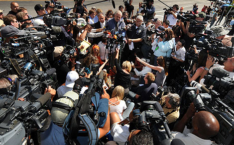 Multitudinaria rueda de prensa del portavoz de los servicios funerarios. | Ap Multitudinaria rueda de prensa del portavoz de los servicios funerarios. | Ap