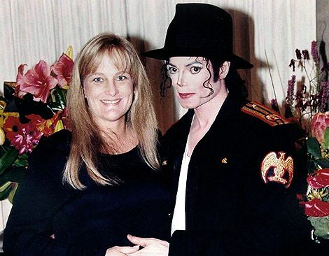 La ex esposa de 'Jacko' Debbie Rowe, junto a &eacute;l en 1996. | Reuters