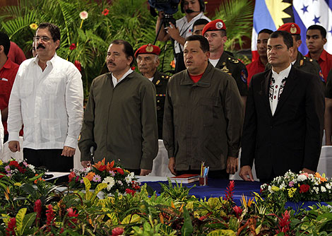 Zelaya, junto a Daniel Ortega, Hugo Chávez y Rafael Correa. | AP