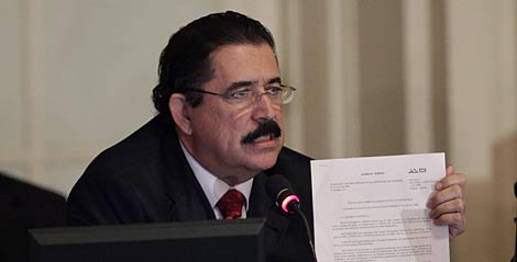 Zelaya, durante la reunión de la OEA. | AP