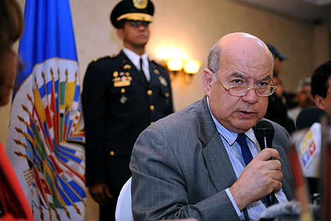 Insulza, durante la rueda de prensa que ofreció en la capital hondureña. | AFP