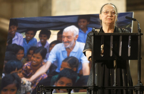 Ana Ferrer, durante el funeral de su marido. Reuters Ana Ferrer, durante el funeral de su marido. Reuters