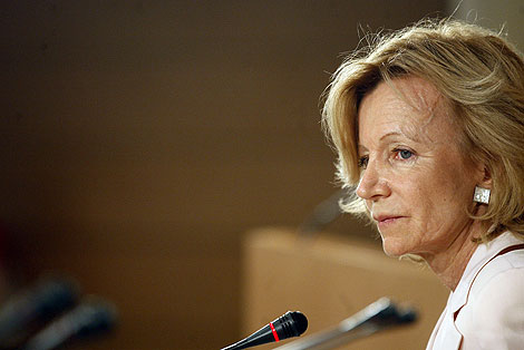 La vicepresidenta Elena Salgado, durante su rueda de prensa. | Efe