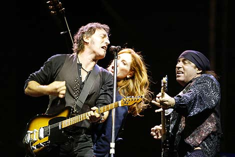 Patti Scialfa, la mujer de Springsteen y Little Steven también arroparán al músico de New Jersey en el José Zorrilla. | El Mundo Patti Scialfa, la mujer de Springsteen y Little Steven también arroparán al músico de New Jersey en el José Zorrilla. | El Mundo