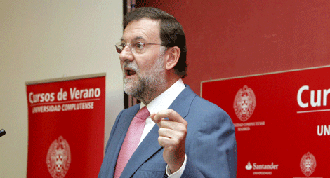 Rajoy durante su intervención en los cursos de verano. | Efe
