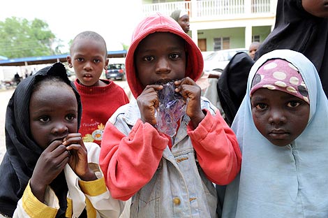 Niños desplazados por los enfrentamientos en Nigeria. | Afp