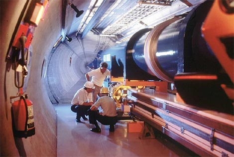 Una maqueta del nuevo acelerador de patícula LHC en el que se trabaja. |EPA