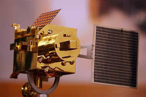 Réplica de la sonda lunar india 'Chandrayaan 1'. | AFP