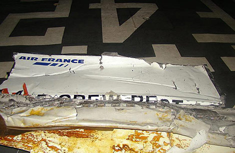 Uno de los restos del avión de Air France que se estrelló el pasado 1 de junio. | Efe