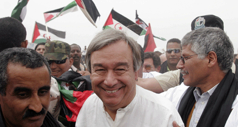 Antonio Guterres, durante una visita a un campamento saharaui. | Efe