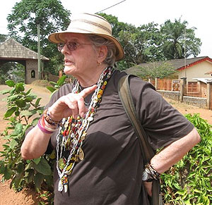 La etonologa y escritora Natalia Bolivar en Camerun. La etonologa y escritora Natalia Bolivar en Camerun.
