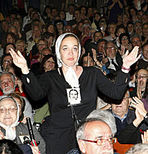 Grupo
de madres y abuelas de la Plaza de Mayo. | Efe Grupo de madres y abuelas de la Plaza de Mayo. | Efe