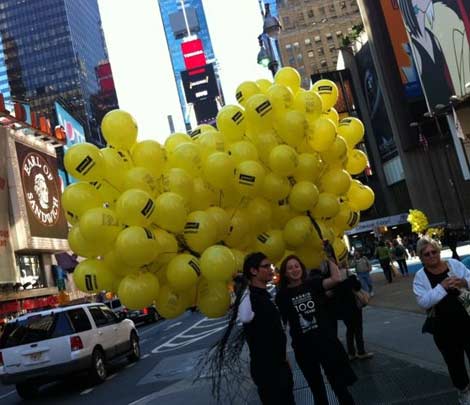 Imagen de los globos que 'confundieron' a los neoyorquinos. (Efe)
