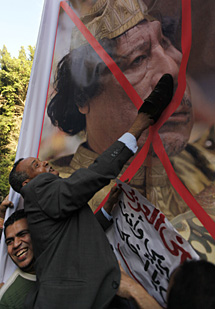 Protesta contra Gadafi en El Cairo. | AP