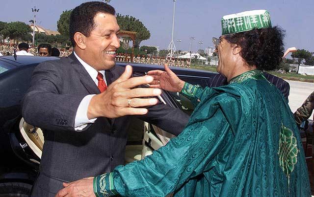 Encuentro entre Chávez y Gadafi en Libia, en el año 2000. | Ap