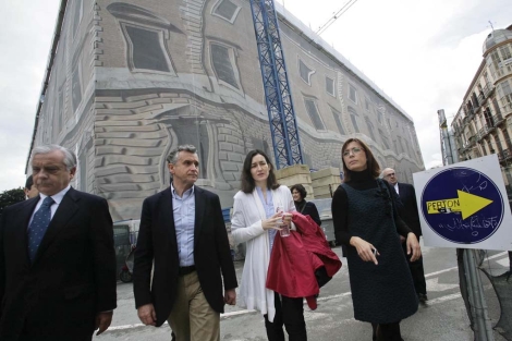 López Luna, Plata, González-Sinde y Gámez tras su visita al futuro museo. | J. Domínguez