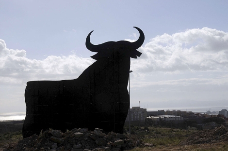 La silueta taurina cruza el Mediterráneo para llegar a Melilla. | Efe