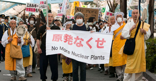 Manifestantes frente a la sede de Tepco en Tokio.| Efe Manifestantes frente a la sede de Tepco en Tokio.| Efe