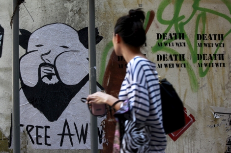 Graffiti a favor del disidente Weiwei. | Efe