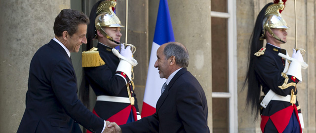 Sarkozy recibe a Abdelyalil en París. | Efe
