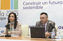Beatriz Corredor y el presidente de la Fundación "La Casa que
 Ahorra", Fco. Javier Fernández. | Elmundo.es