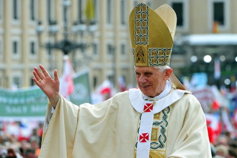 Miles de personas asisten en Roma a la beatificación de Juan Pablo II. | Efe