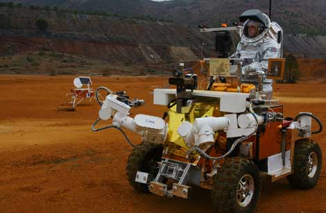El astronauta realiza un paseo en el rover 'Eurobot'. | Agencia Espacial Europea.