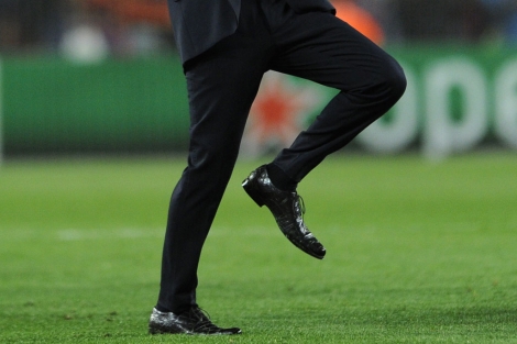 Los zapatos que lució Pep Guardiola durante el encuentro. | Afp