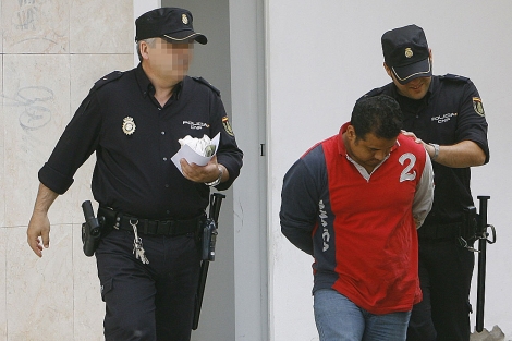 El detenido, tras salir de las dependencias judiciales. | Madero Cubero