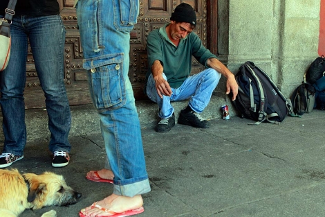 Fernando, un indigente que vive en la Plaza Mayor Madrid). | Antonio Heredia
