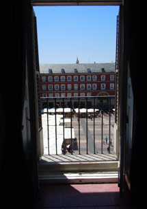 Vista desde una casa de la plaza en la esquina opuesta al Arco de Cuchilleros. | J. F. L.