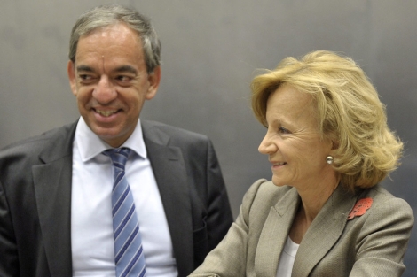La ministra Salgado con el titular de Economía griego este domingo en Bruselas. | Efe