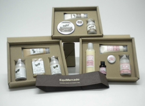 Productos cosméticos ofrecidos en la Feria Productos cosméticos ofrecidos en la Feria