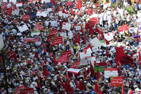 Ciudadanos marroquíes apoyan en Casablanca la reforma constitucional. | Efe