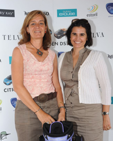 La ganadora (izq.) con la redactora de Telva, Rosario Santamaría. La ganadora (izq.) con la redactora de Telva, Rosario Santamaría.